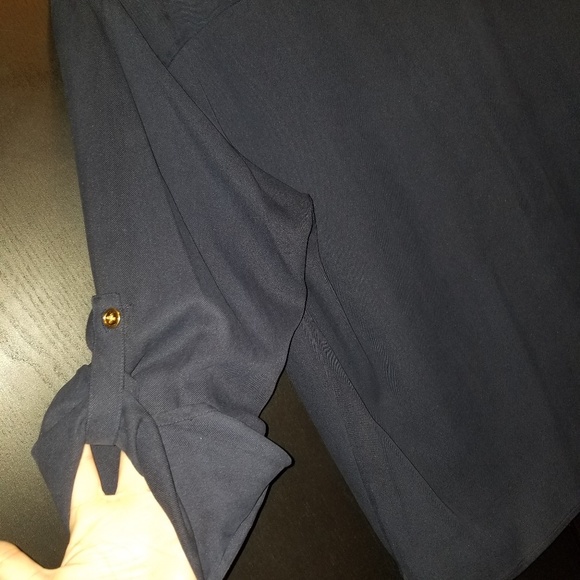 Button down top - Picture 2 of 6